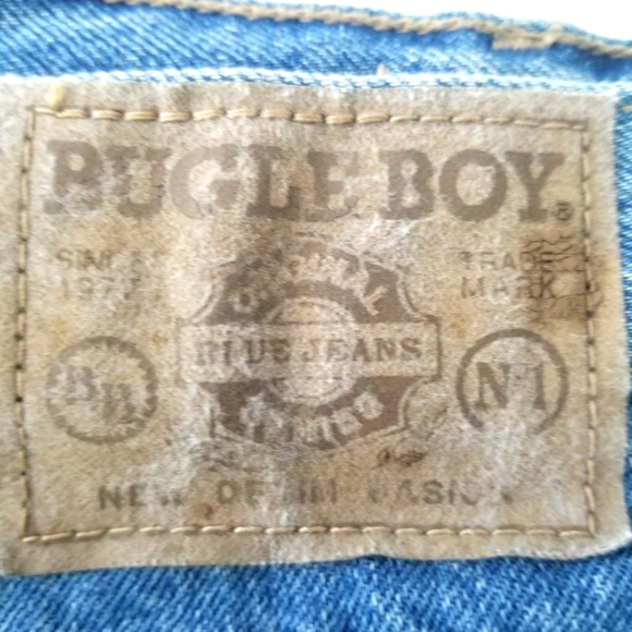 Bugle Boy Vintage High-Rise Rough Hem Jean Shorts - Picture 3 of 4